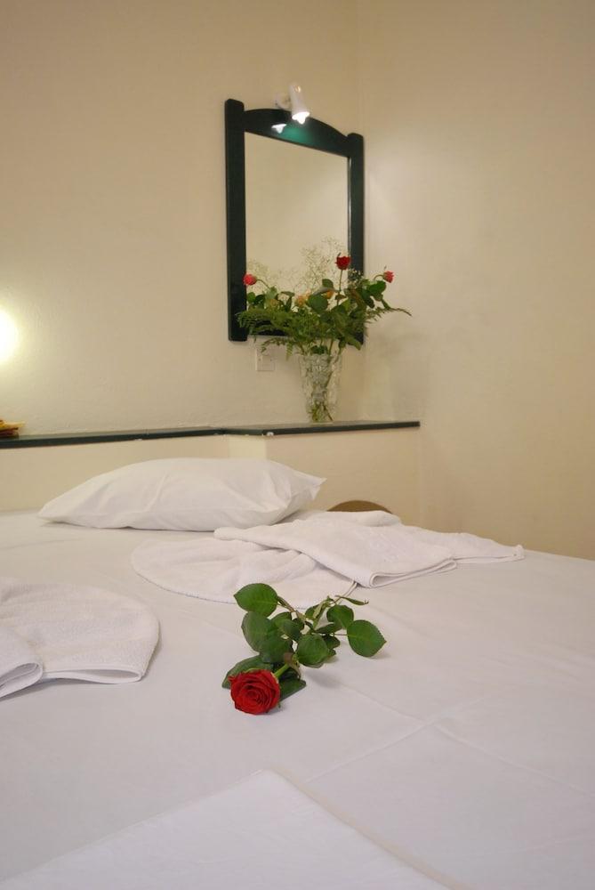 Jason Studios & Apartments Naxos City Екстер'єр фото
