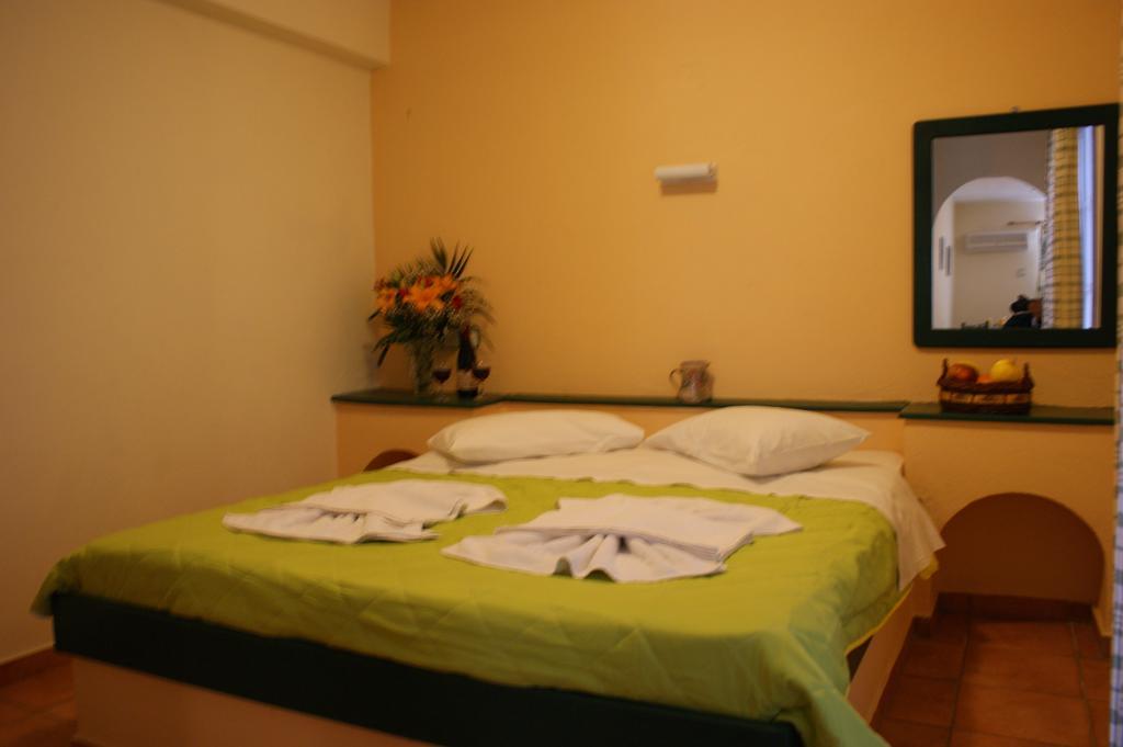 Jason Studios & Apartments Naxos City Номер фото